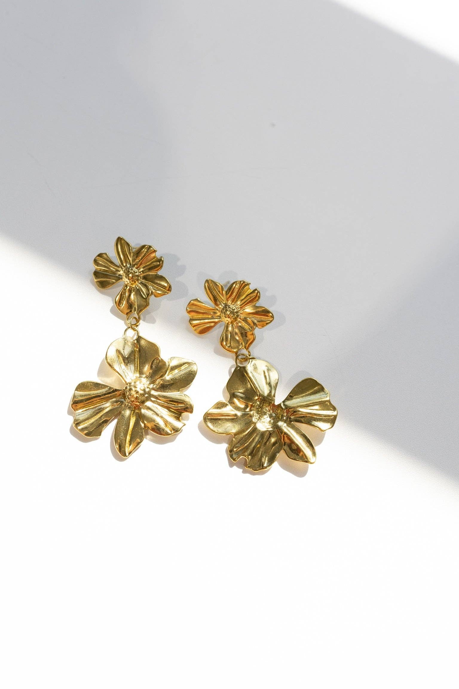Peggy Vintage Gold Flower Earrings(1)